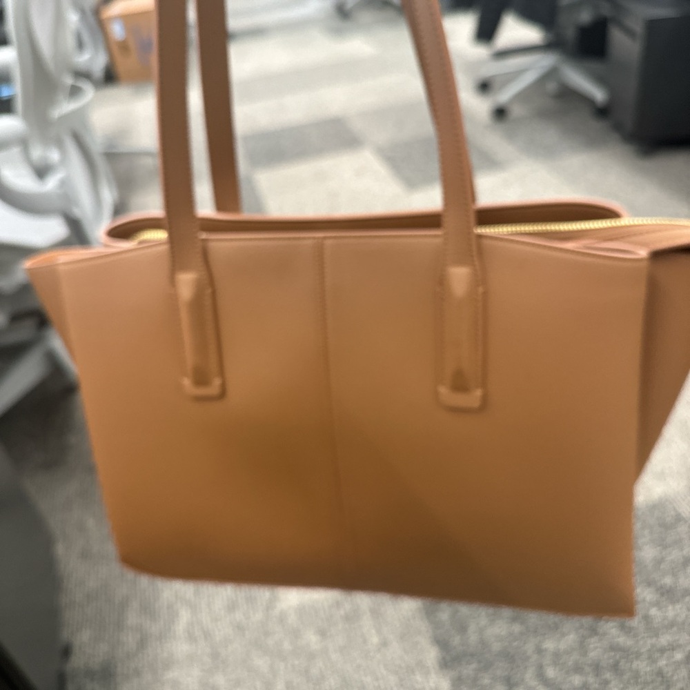 Chic Tan Leather Tote Bag